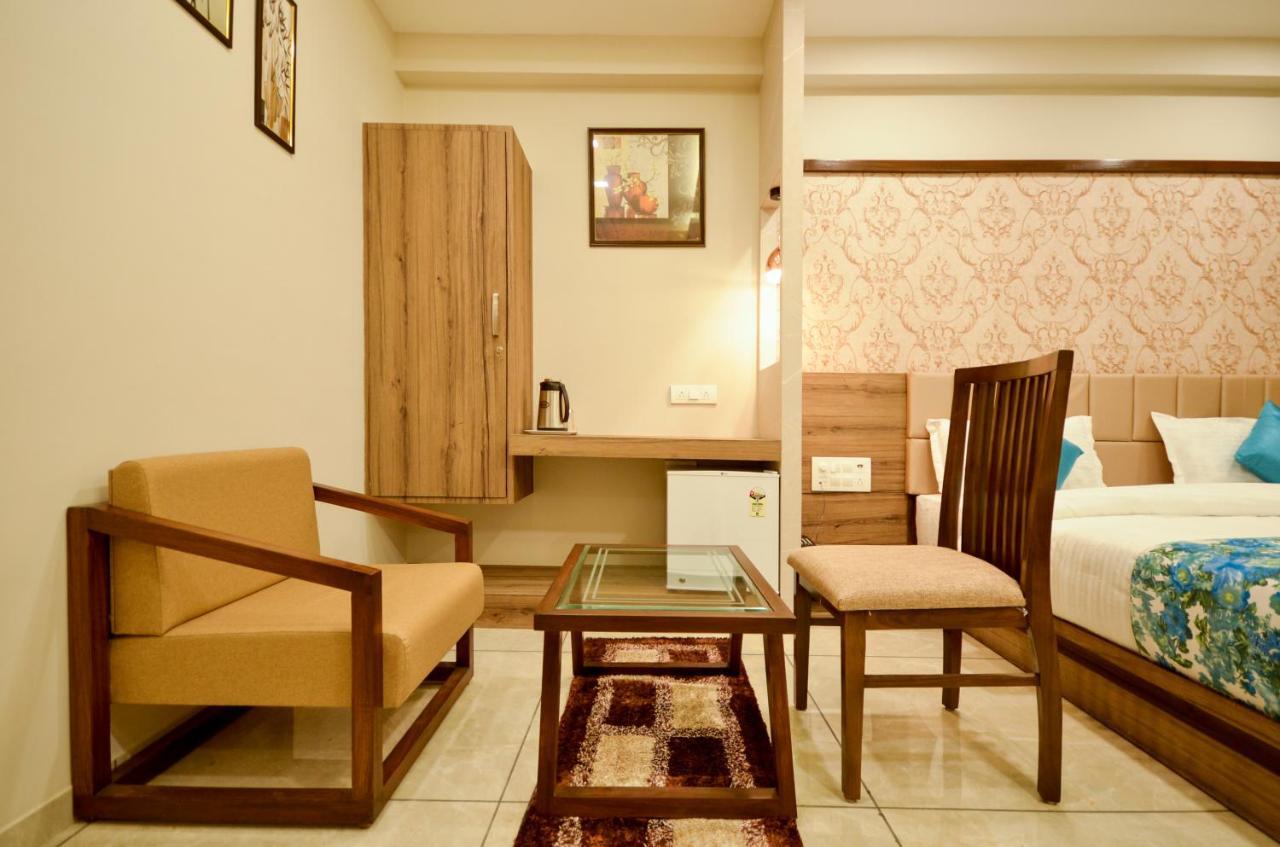 Hotel Repose Ahmedabad Luaran gambar