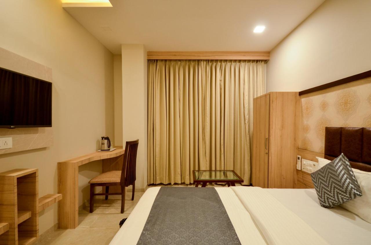 Hotel Repose Ahmedabad Luaran gambar