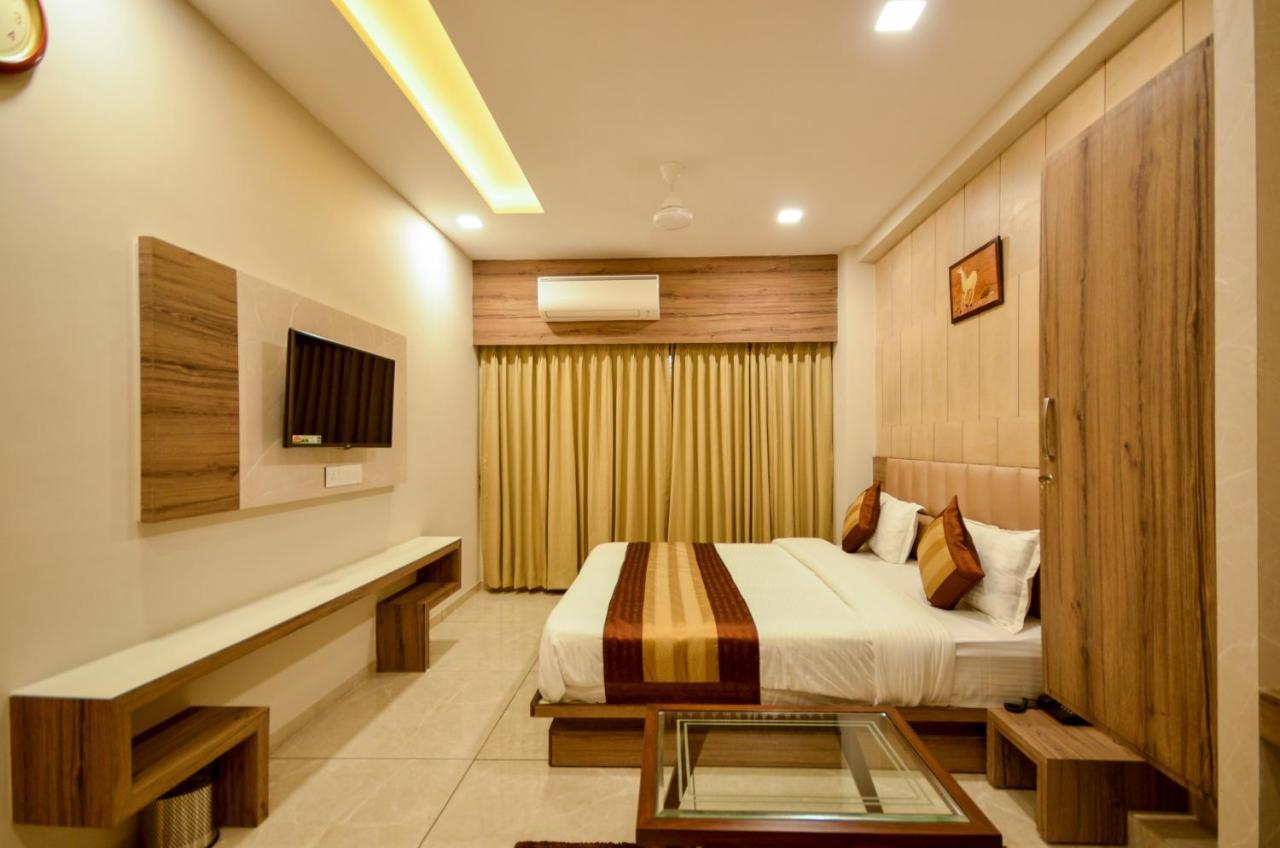 Hotel Repose Ahmedabad Luaran gambar