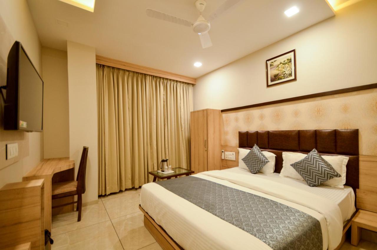 Hotel Repose Ahmedabad Luaran gambar