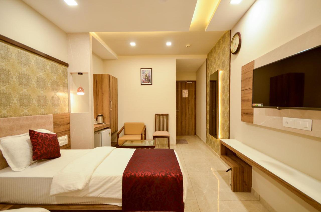 Hotel Repose Ahmedabad Luaran gambar