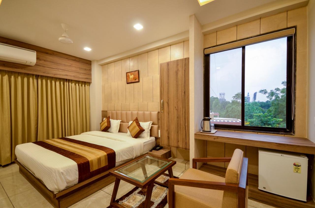 Hotel Repose Ahmedabad Luaran gambar