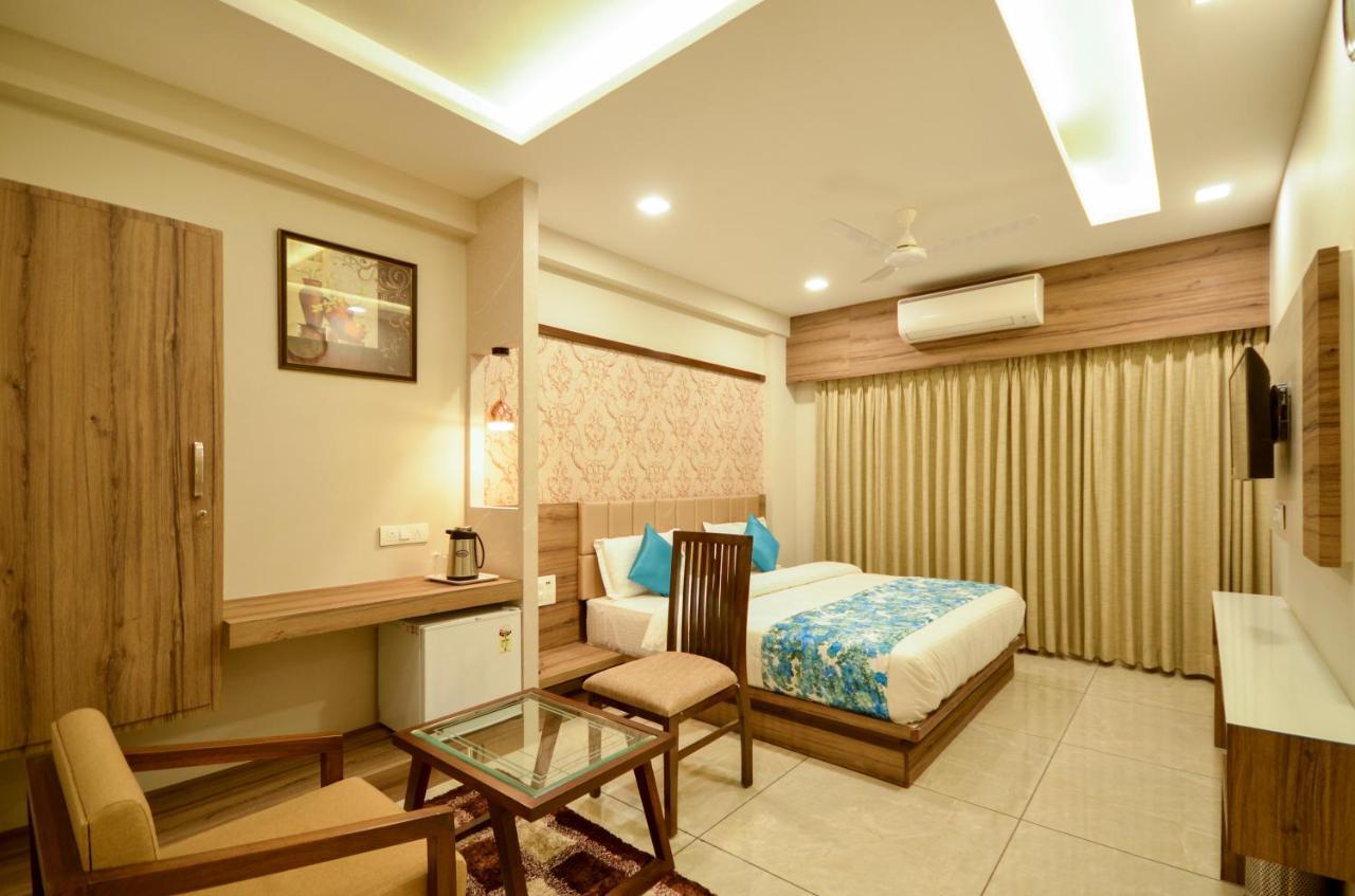 Hotel Repose Ahmedabad Luaran gambar